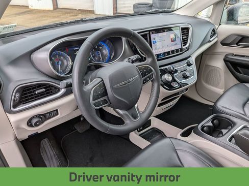Used 2023 Chrysler Pacifica Touring-L FWD image 30