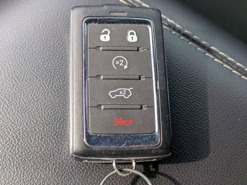 Used 2025 Jeep Grand Cherokee L Laredo AWD/4WD image 28