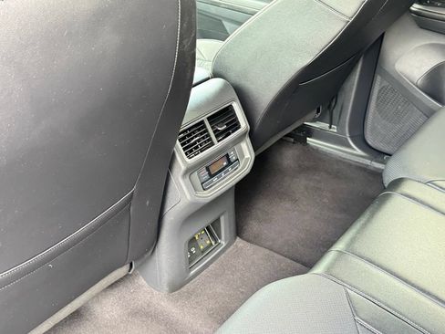 Used 2024 Volkswagen Atlas SE AWD/4WD image 25