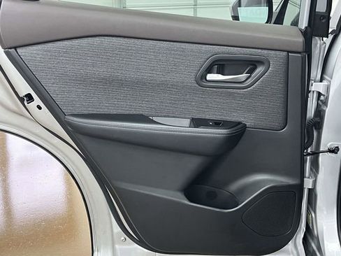 Used 2023 Nissan Rogue SV AWD/4WD image 18