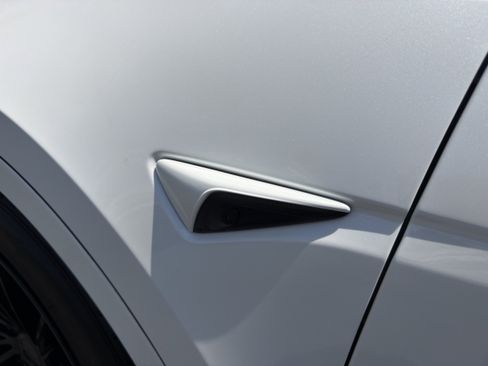 Used 2021 Tesla Model Y Long Range AWD/4WD image 32