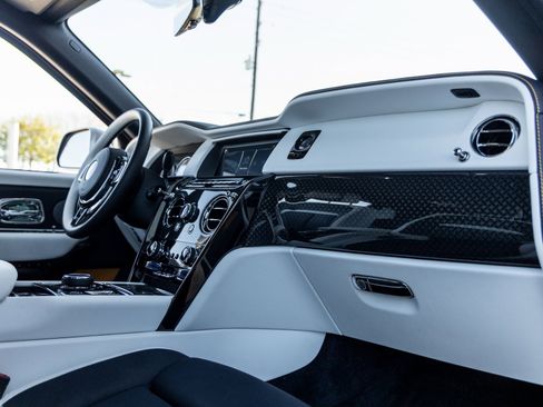Used 2024 Rolls-Royce Cullinan Black Badge image 51