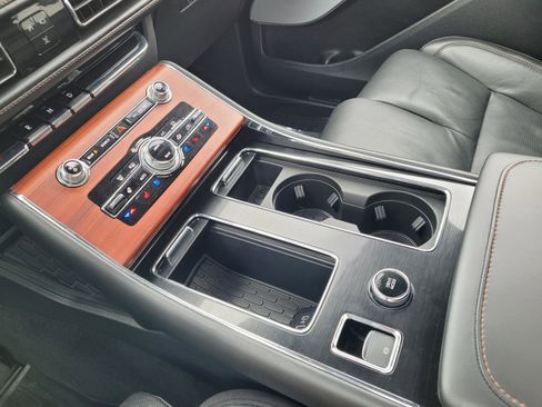 Used 2024 Lincoln Aviator Reserve w/ Equipment Group 201A image 25