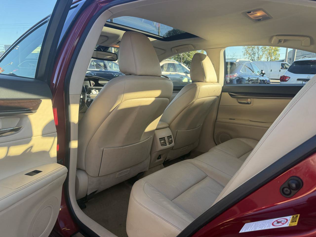 Used 2014 Lexus ES 350 w/ Luxury Package FWD image 12