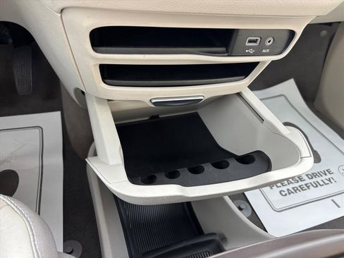 Used 2017 Chrysler Pacifica Touring-L image 18