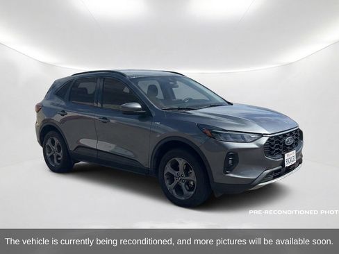 Used 2025 Ford Escape ST-Line Select AWD/4WD image 3