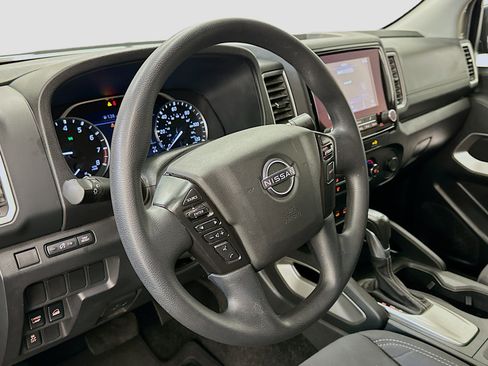 Used 2023 Nissan Frontier SV image 18