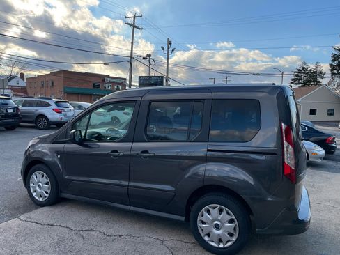 Used 2016 Ford Transit Connect XLT image 5