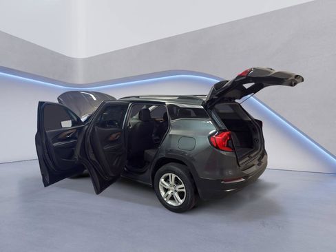 Used 2018 GMC Terrain SLE w/ Driver Convenience Package image 10