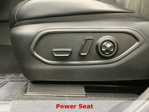 Used 2023 Jeep Grand Cherokee L Laredo image 14