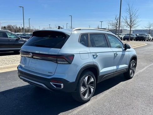 New 2026 Volkswagen Taos SE AWD/4WD image 7