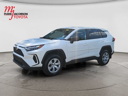 Used 2023 Toyota RAV4 LE AWD/4WD image 1