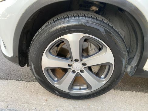 Used 2016 Mercedes-Benz GLC 300 w/ Premium Package image 21