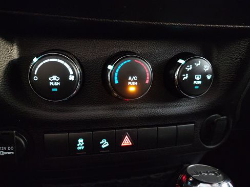 Used 2017 Jeep Wrangler Unlimited Sport w/ Connectivity Group image 31