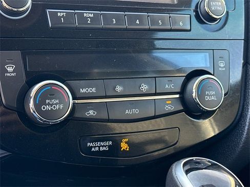 Used 2017 Nissan Rogue SV image 25