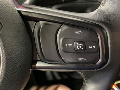 Used 2018 Jeep Wrangler Sport AWD/4WD image 16