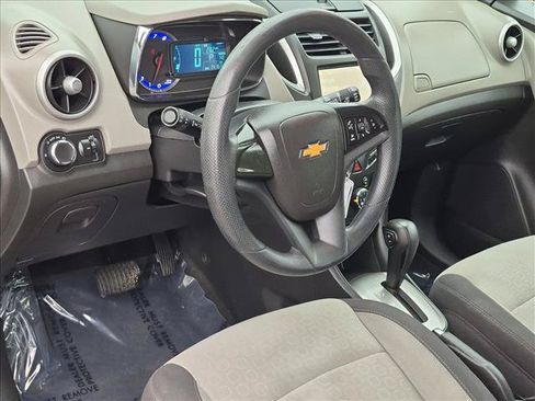 Used 2016 Chevrolet Trax LS AWD/4WD image 9