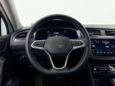 Used 2022 Volkswagen Tiguan SE FWD image 4