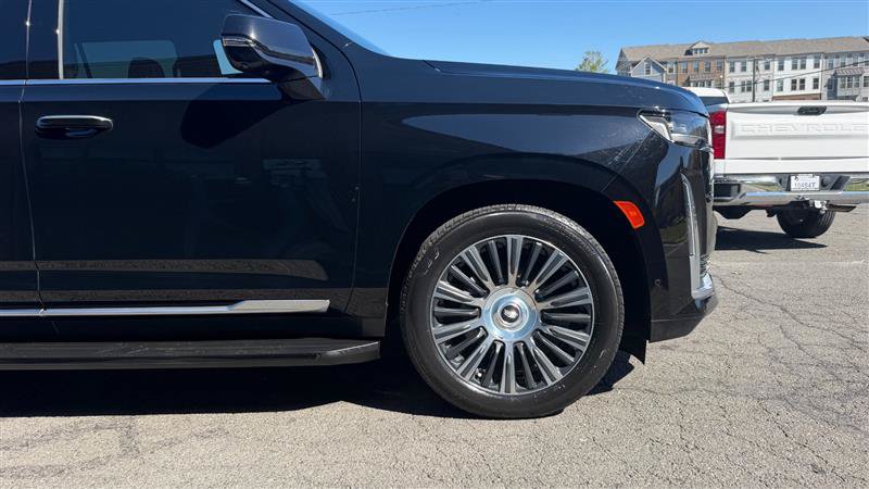Used 2021 Cadillac Escalade Premium Luxury w/ Driver Assist Tech Package AWD/4WD image 5