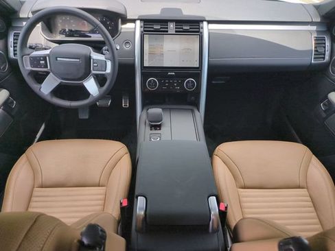 Used 2025 Land Rover Discovery Dynamic SE AWD/4WD image 14