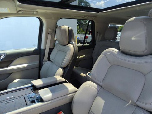 Certified 2024 Lincoln Navigator L Reserve AWD/4WD image 14