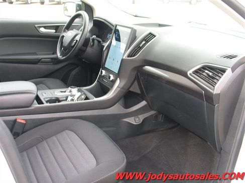 Used 2024 Ford Edge SE w/ Black Appearance Package AWD/4WD image 18