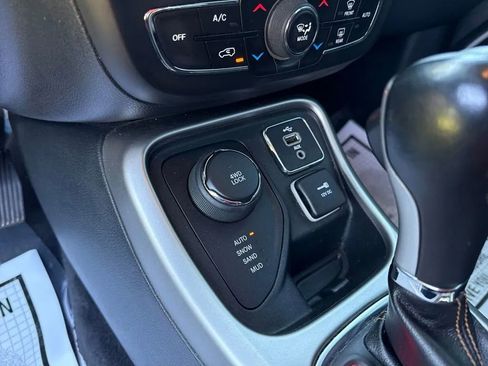 Used 2018 Jeep Compass Latitude w/ Popular Equipment Group AWD/4WD image 21