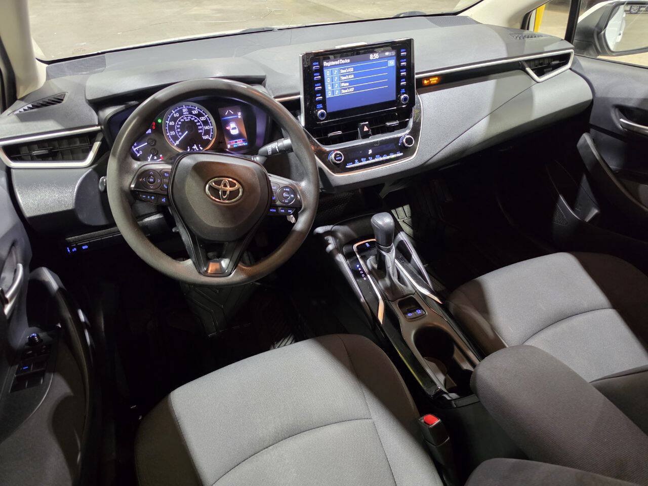 Used 2020 Toyota Corolla LE FWD image 29