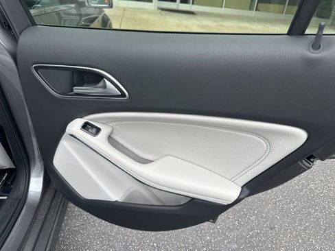 Used 2018 Mercedes-Benz GLA 250 4MATIC image 16
