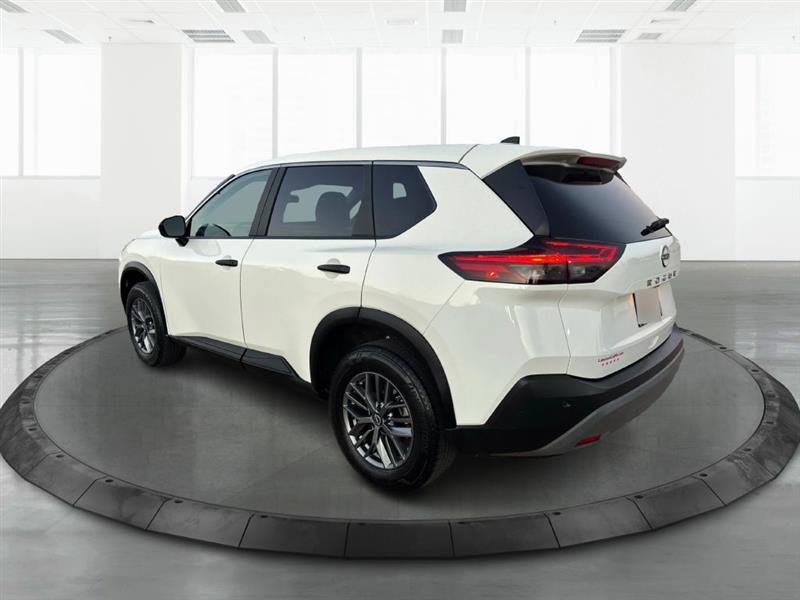 Used 2023 Nissan Rogue S FWD image 3
