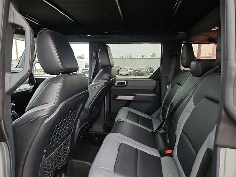 Used 2021 Ford Bronco Black Diamond image 17