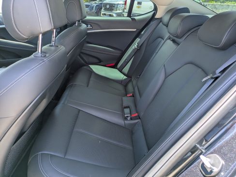 Certified 2023 Genesis G70 2.0T RWD image 12