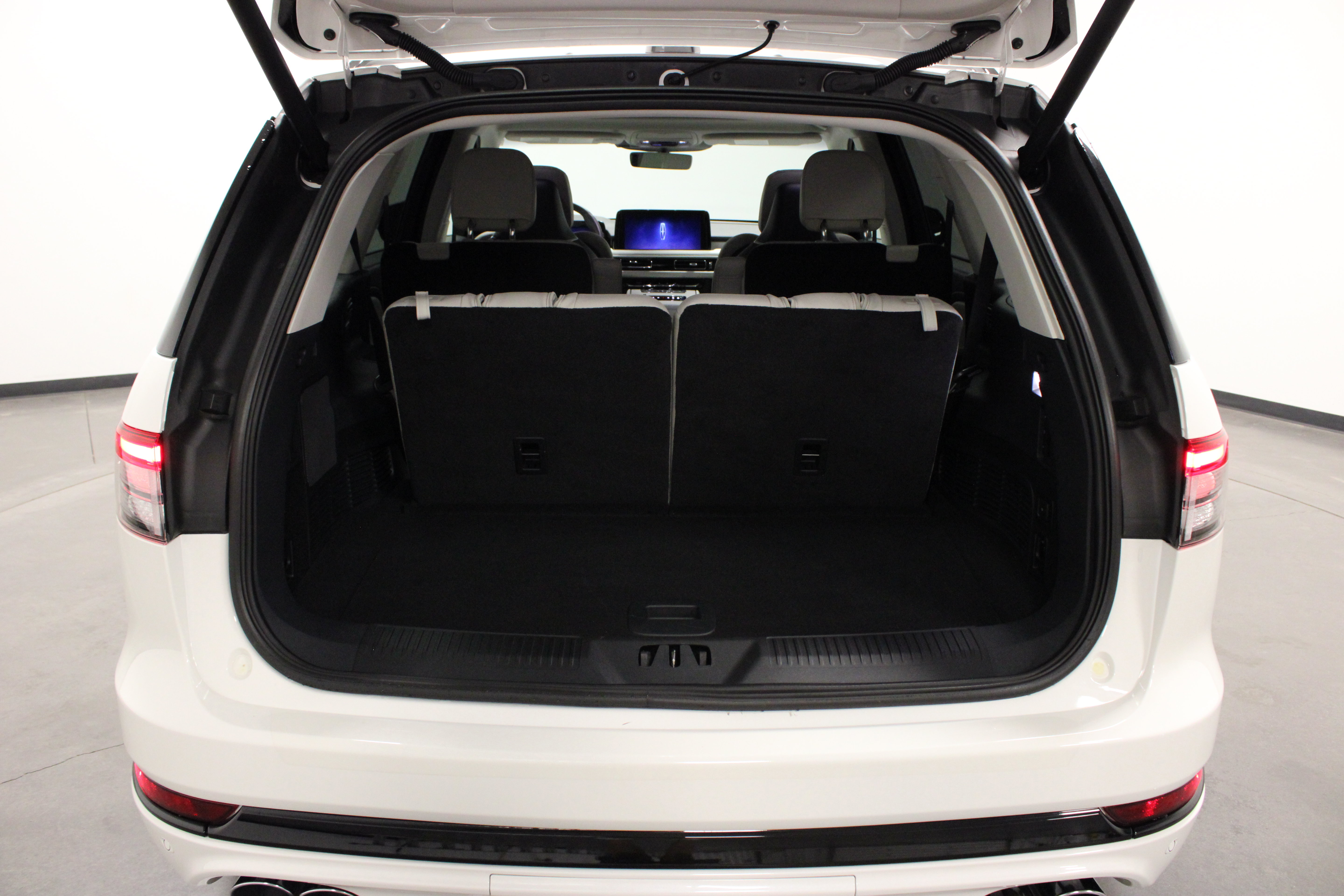 Used 2025 Lincoln Aviator Reserve w/ Luxury Package RWD image 16