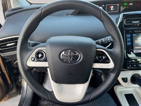 Used 2016 Toyota Prius Three image 12