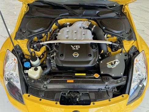 Used 2005 Nissan 350Z Touring image 38
