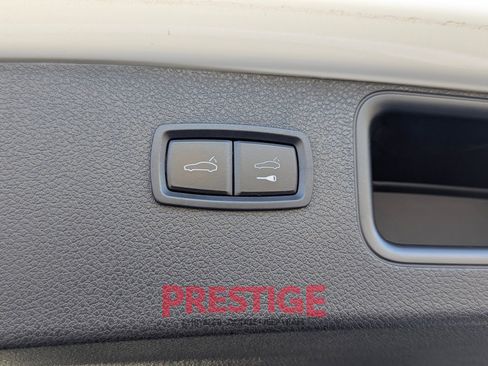 Used 2021 Porsche Macan w/ Premium Package Plus AWD/4WD image 10