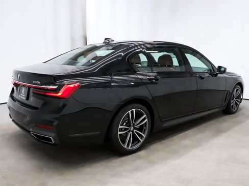 Used 2022 BMW 750i xDrive w/ Luxury Rear Seating Package image 6