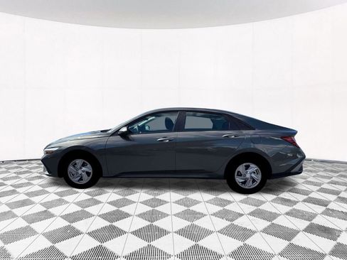 New 2026 Hyundai Elantra SE image 3