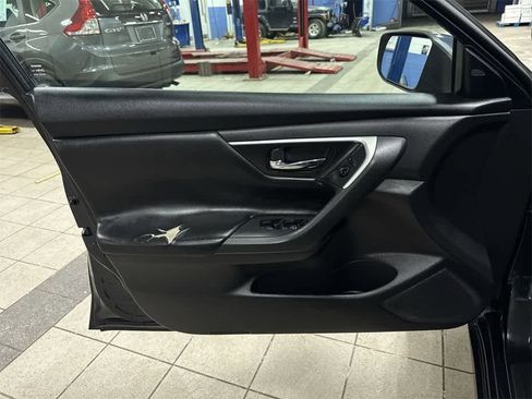 Used 2017 Nissan Altima 2.5 SV image 29