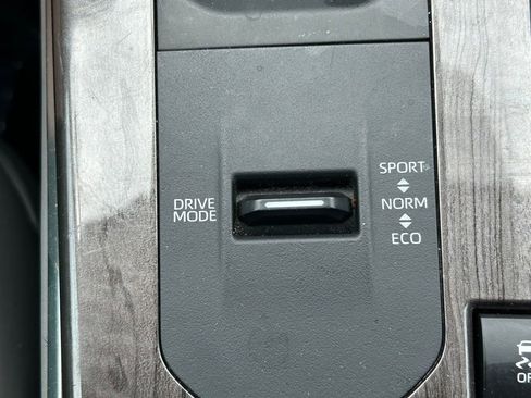 Used 2022 Toyota Highlander Limited image 32