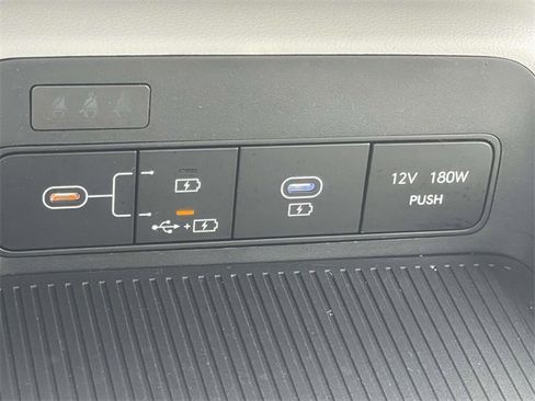 Certified 2025 Hyundai Kona SE image 24