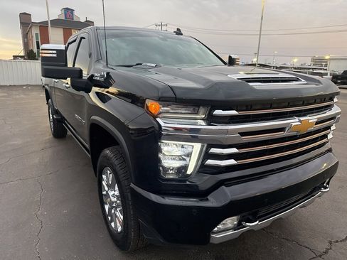 Used 2021 Chevrolet Silverado 2500 High Country w/ Technology Package image 4