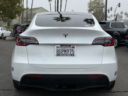 Used 2021 Tesla Model Y Long Range image 16