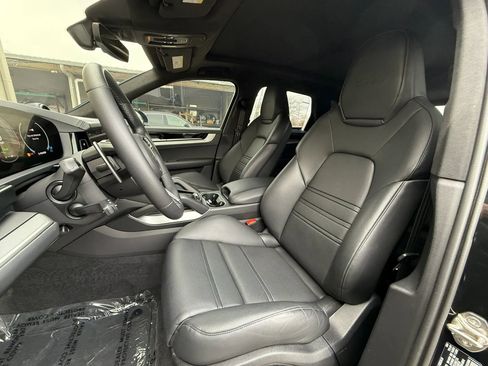 Used 2024 Porsche Cayenne Turbo image 34