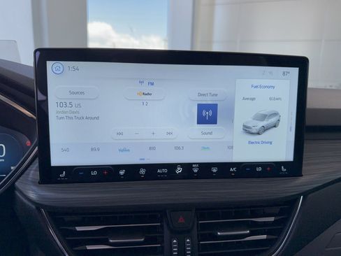 Certified 2025 Ford Escape SE w/ PHEV Premium Package FWD image 17