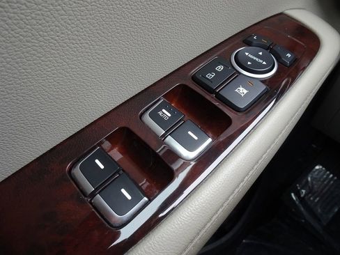 Used 2017 Kia Sorento LX w/ LX Convenience Package image 22