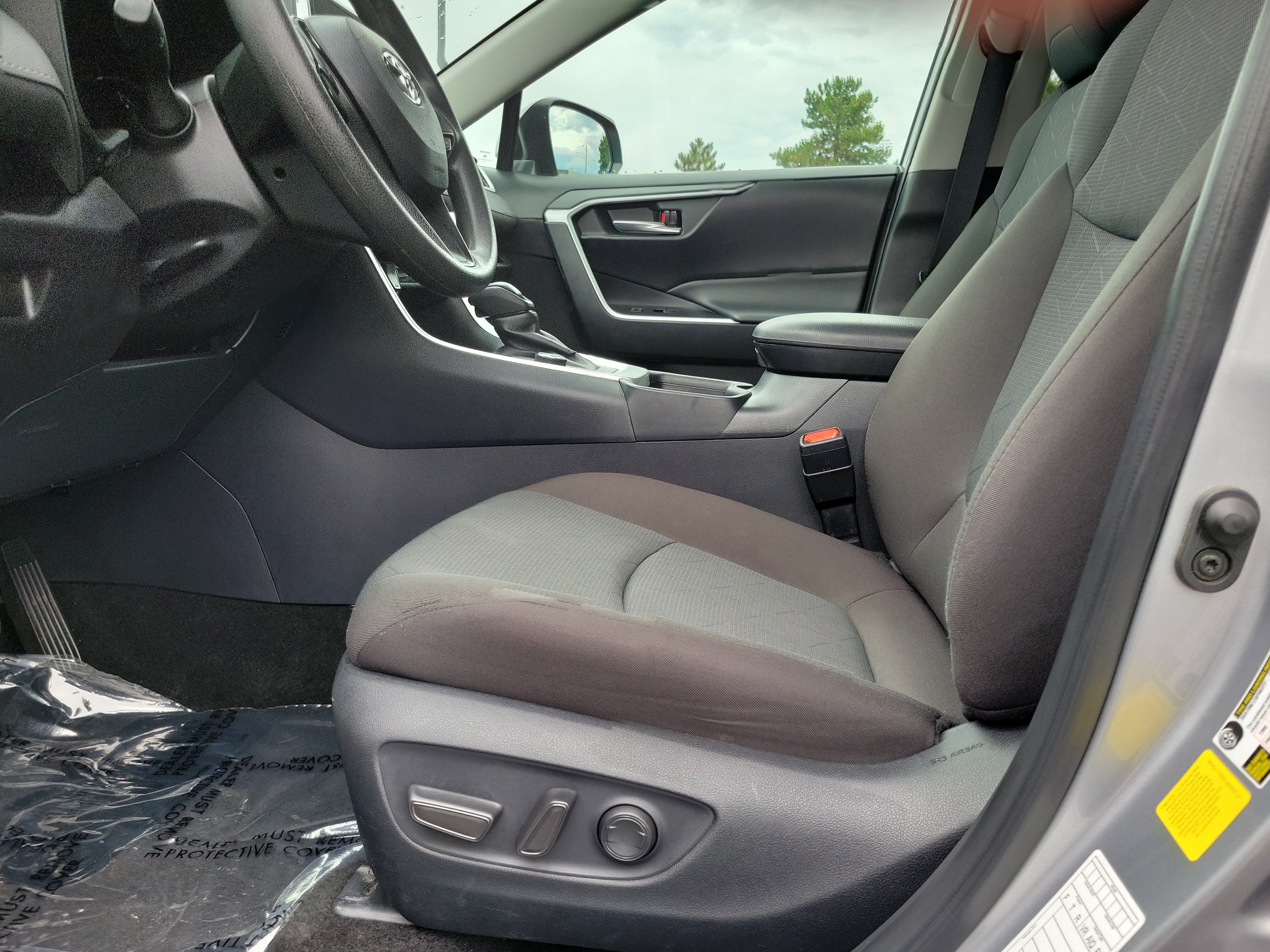 Used 2025 Toyota RAV4 XLE AWD/4WD image 16