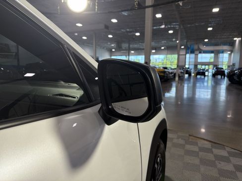 Used 2025 Toyota Corolla Cross AWD Hybrid image 11