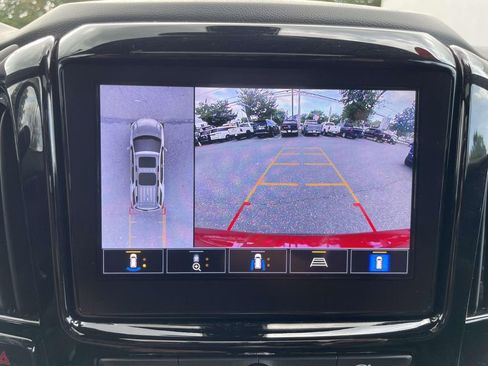 Used 2023 Chevrolet Traverse RS image 29