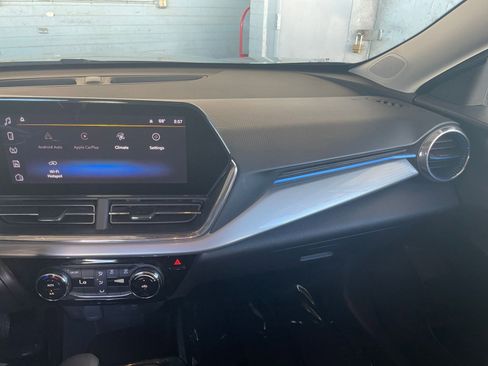 Used 2025 Chevrolet Trax LT image 33